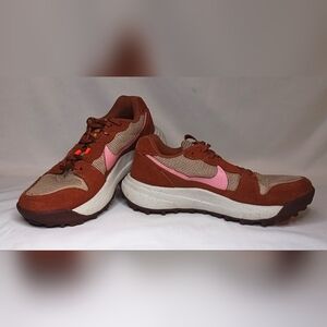 Nike ACG Lowcate Dark Russet Coral  Mens SIze 5.5 or Womens Size 7 USED  GREAT